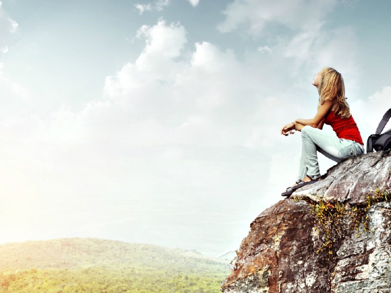 What are the advantages and disadvantages of long-term&nbsp;travel?